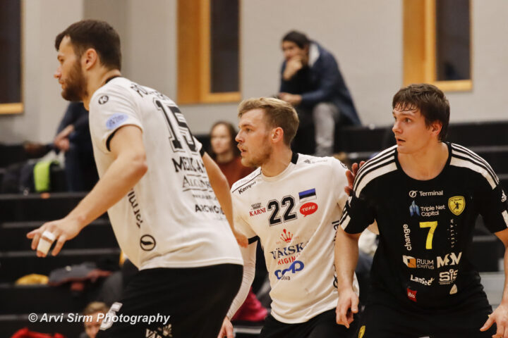 F8CBE9FF-38C5-49D5-ABC7-BCD854B80C8D