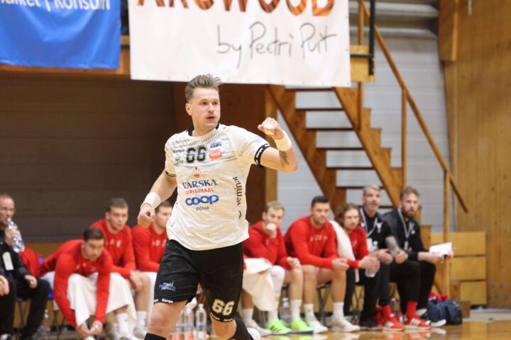 Valur_Serviti_15.10_Laura_Plakso_5-min